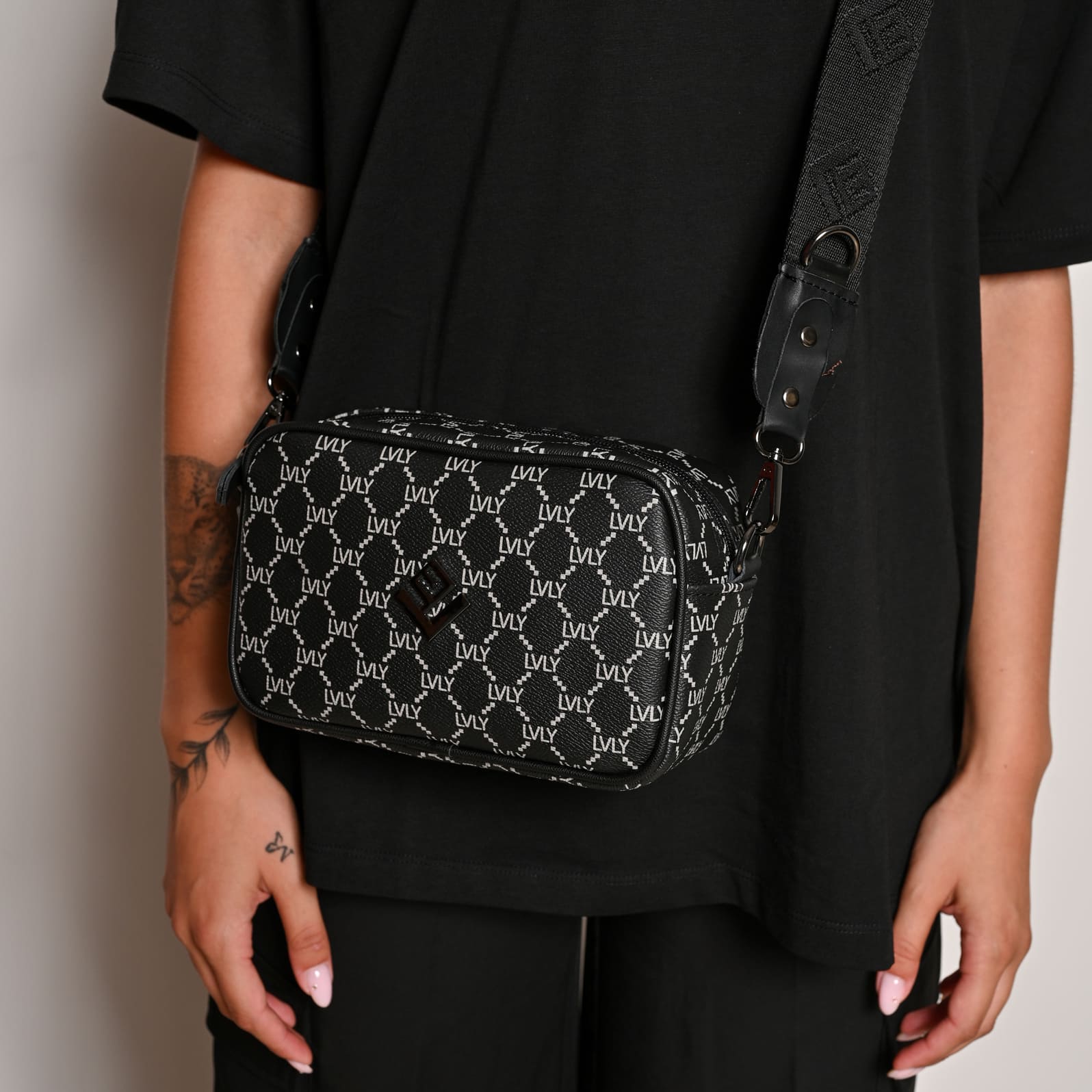 tsanta-xiasti-kai-omoy-lovely-handmade-aura-mosaic-bag-black-eccentricobags_2 tsanta xiasti kai omoy lovely handmade aura mosaic bag black eccentricobags 2